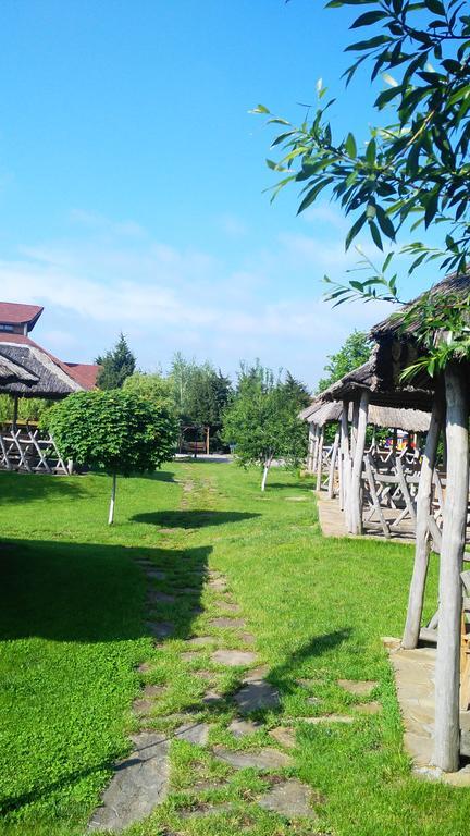 Panska Hata Hotel Nyzhnya Khortytsya Buitenkant foto